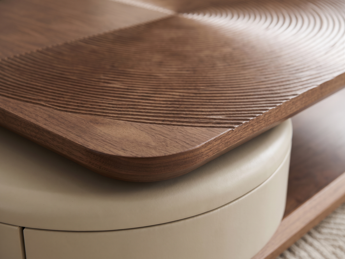 THE AURÉLIA CENTER TABLE